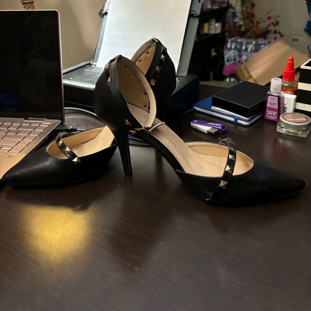 Fashion To Figure🪭 Gold Studded Heels🎉 Black 10
